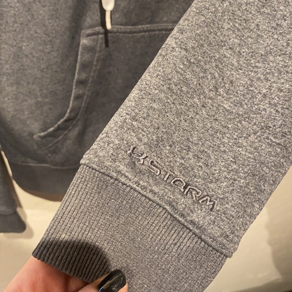 Small under armor sweatshirt - Picture 5 of 5